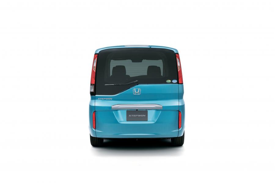  Honda StepWGN 2017 года  (фото 2 из 10)